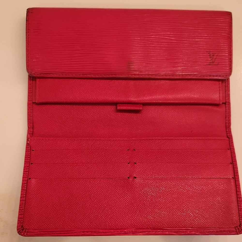 LV Long Wallet. Beautiful Red Louis Vuitton Wallet - Picture 4 of 16